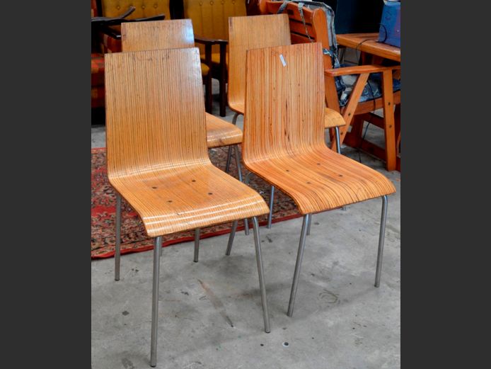 SET OF 4 PLY & CHROME DINING CHAIRS [Worn]