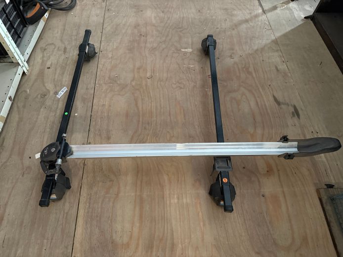 Terzo Roof Bike rack assembly with keys