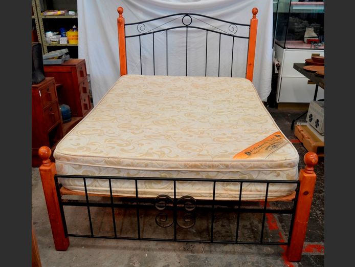 PINE & METAL DOUBLE BED WITH DYNAMICS MATTRESS