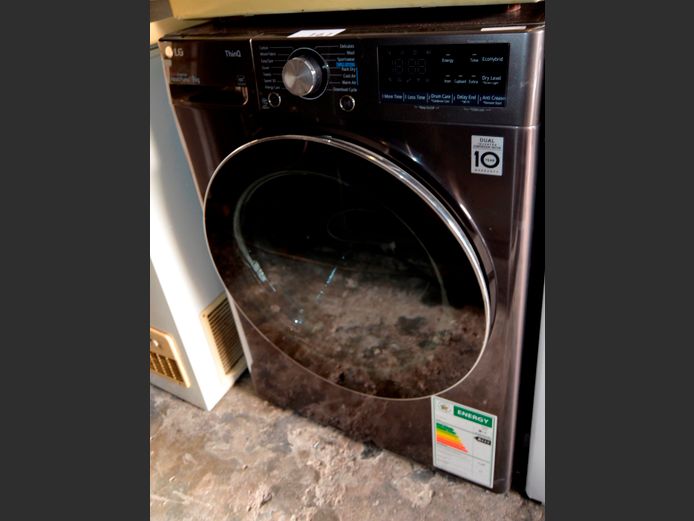LG THINQ A+++ 9kg DARK GREY DUAL INVERTER HEAT PUMP TUMBLE DRYER [Switches on]