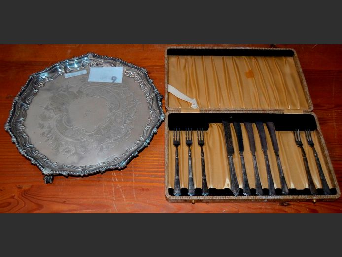 SILVER PLATE SERVING TRAY, 29cm Diameter, & A 10-PIECE CASED PART CUTLERY SET