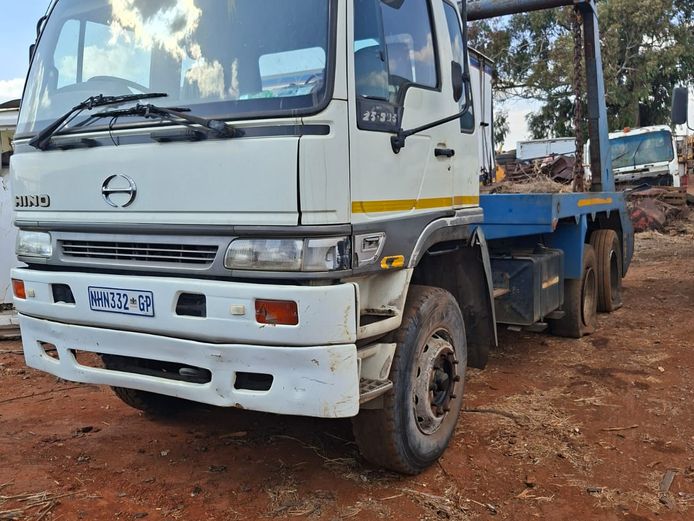 Hino Ranger 25-305 Skip Loader (No Papers)
