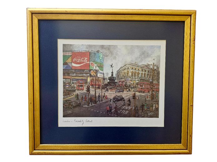 Framed Lithograph of London Piccadilly Circus