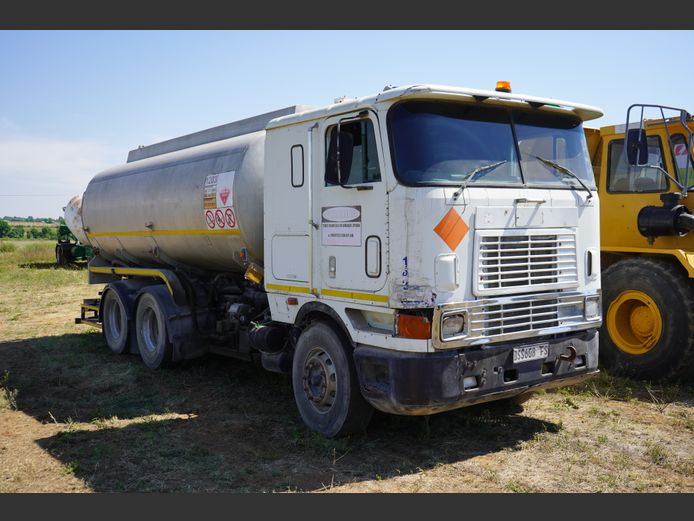 INTERNATIONAL EAGLE DIESELTROK; 2002; DSS608FS