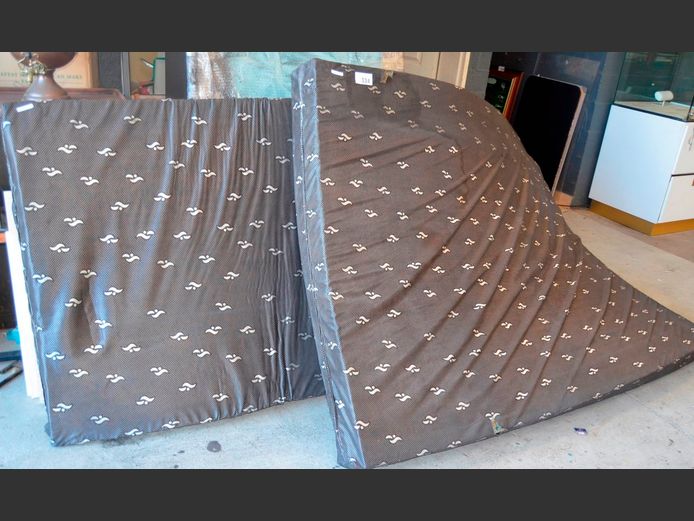 LOT OF 2 BLACK UPHOLSTERED FOAM MATTRESSES: DOUBLE & ¾