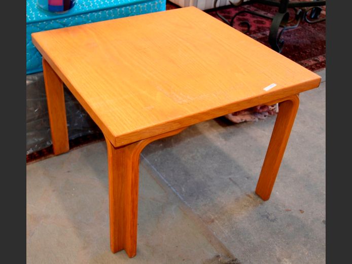 OAK SQUARE SIDE TABLE, 60 x 60 x 44cm