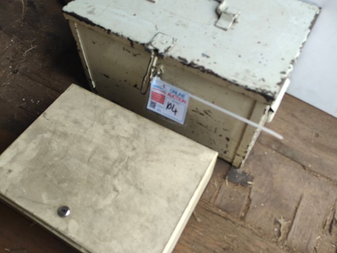 TOOLBOX WITH ASSORTED FASTENERS, BOLTS & HARDWARE 