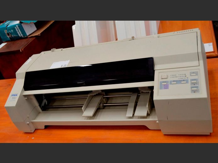 EPSON STYLUS COLOR 1520 PRINTER [Switches on, untested further]