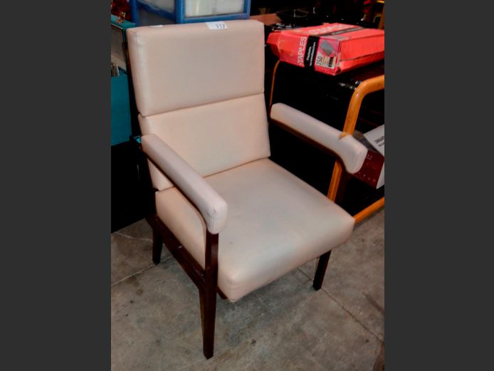BEIGE VINYL UPHOLSTERED ARMCHAIR ON METAL BASE [1 arm needs re-covering]