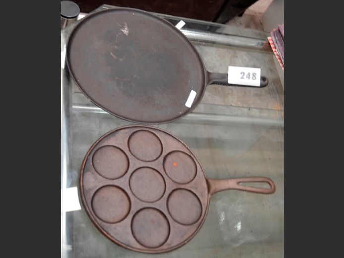 CAST IRON CRUMPET PAN & PANCAKE PAN, 30cm Diameter & 23cm Diameter