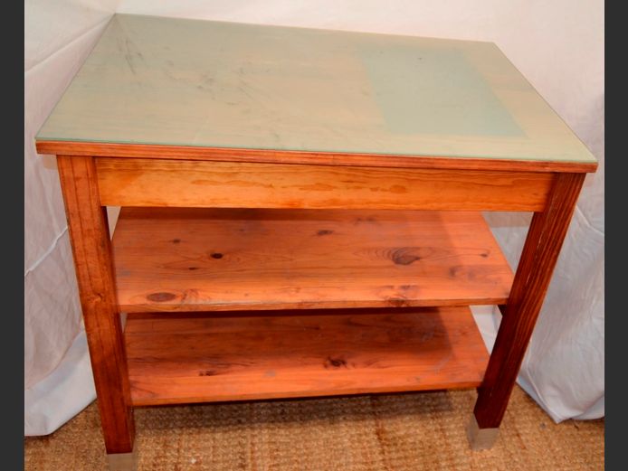 PINE WORK TABLE WITH GLASS TOP & 2 BOTTOM SHELVES, 90 x 62 x 81cm [Glass top cracked] [#: 422545813]