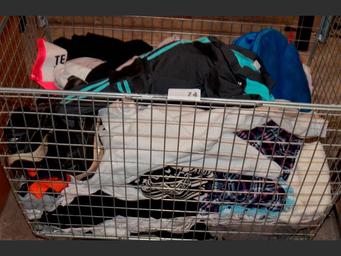LOT: CLOTHES, CURTAINS & SHOES [Excl. Trolley]