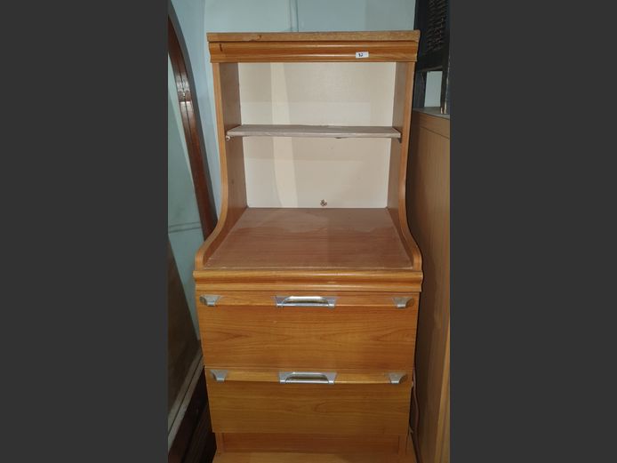 OAK 2-DRAWER BEDSIDE PEDESTAL. 44 x 42 x 94cm