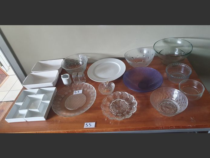 LOT: OVEN DISHES, SNACK BOWLS, GLASS SALAD BOWLS, etc