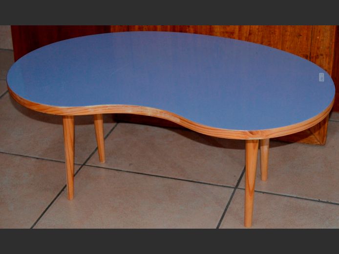 MID-CENTURY KIDNEY SHAPED SIDE TABLE, 78 x 48 x 38cm