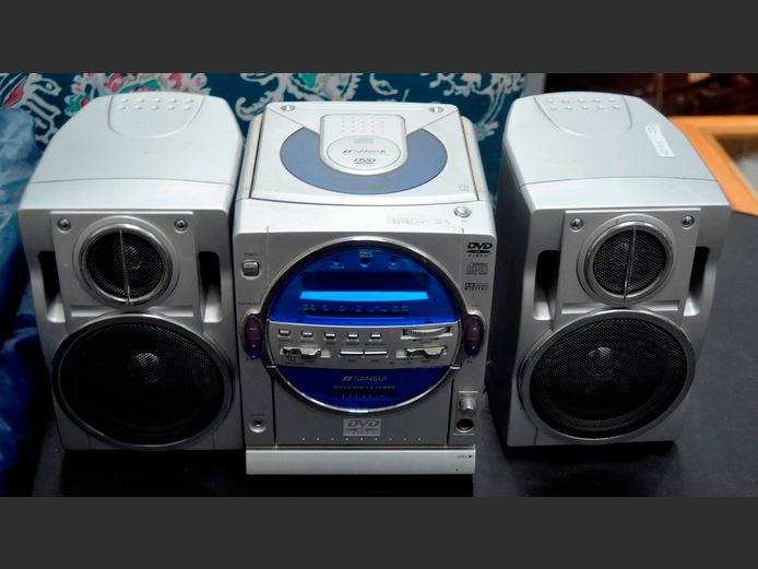 SANSUI DVD PLAYER/ MICRO HI-FI WITH PAIR SPEAKERS [Switches on, untested further]