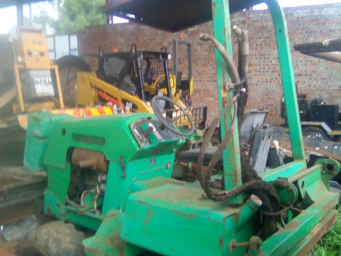 2005 - VERMEER RT450-2004 TRENCHER 