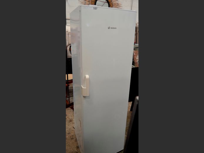 BOSCH SINGLE DOOR FRIDGE ONLY [Getting cold]