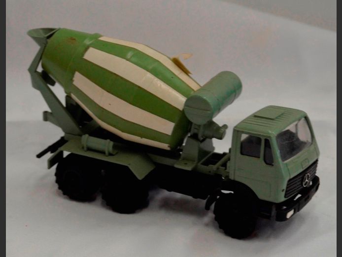 MERCEDES "READY MIX" MODEL CEMENT TRUCK