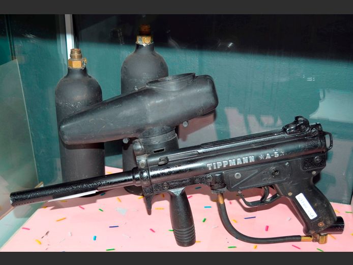 TIPPMAN A5 PAINTBALL GUN WITH CANISTERS