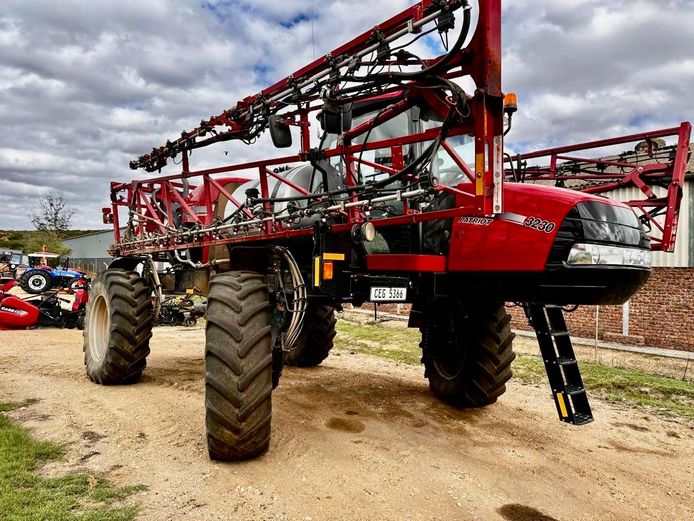 CASE IH PATRIOT 3230