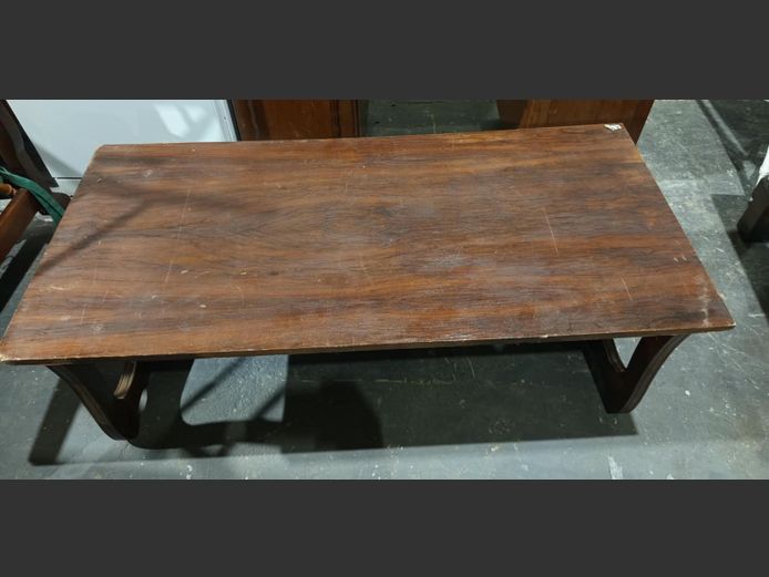 IMBUIA FINISH COFFEE TABLE. 122 x 56 x 45cm [Some damage to edges]