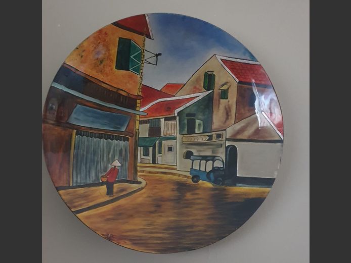 GLASS FIBRE & HAND PAINTED "STREET SCENE" WALL PLATE, 80cm Diameter
