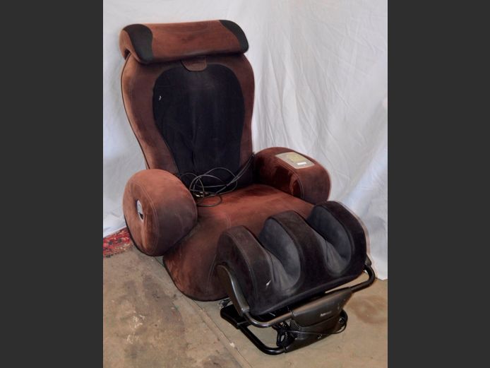 i-JOY ELECTRONIC MASSAGE CHAIR [Switches on, untested further]