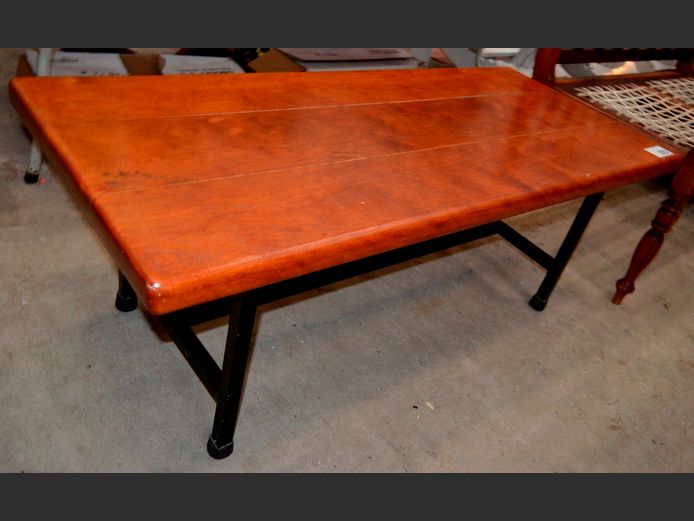 CHERRYWOOD COFFEE TABLE ON METAL BASE, 122 x 52 x 45cm
