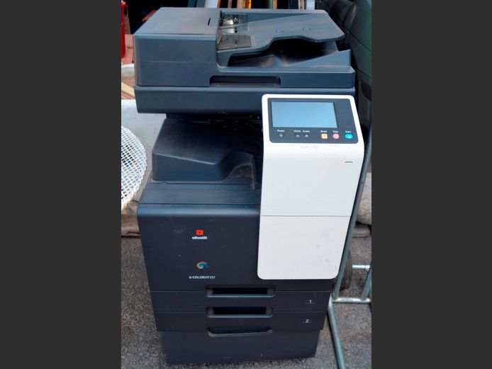 OLIVETTI D-COLOR MF257 PHOTOCOPIER WITH 4 EXTRA CARTRIDGES [Switches on, Untested further, Condition of cartridges unknown]