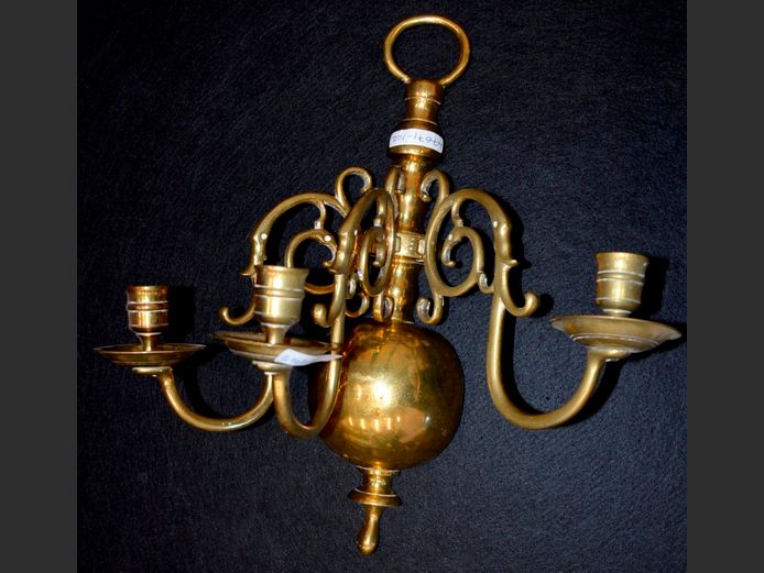 BRASS 3-ARM WALL MOUNT CANDELABRA