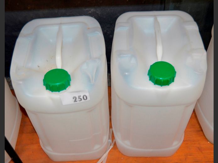 PAIR WHITE 20 LITRE PLASTIC CONTAINERS	