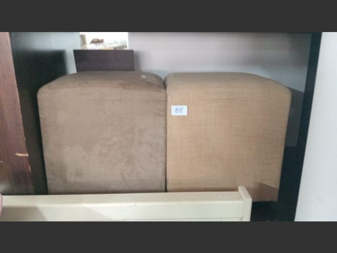 2 ottomans