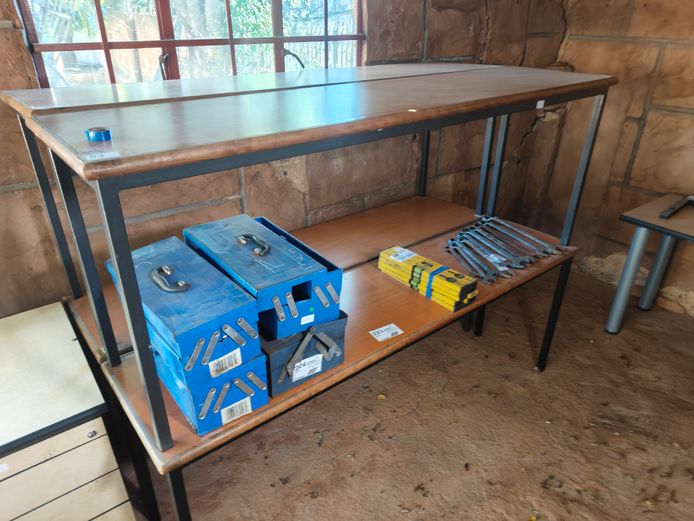 4 X TABLES