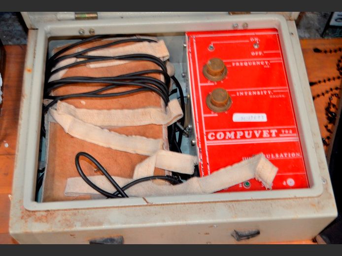 VINTAGE ELECTRONIC HEALING SYSTEM IN CASE, 40 x 32 x 16cm [Untested]