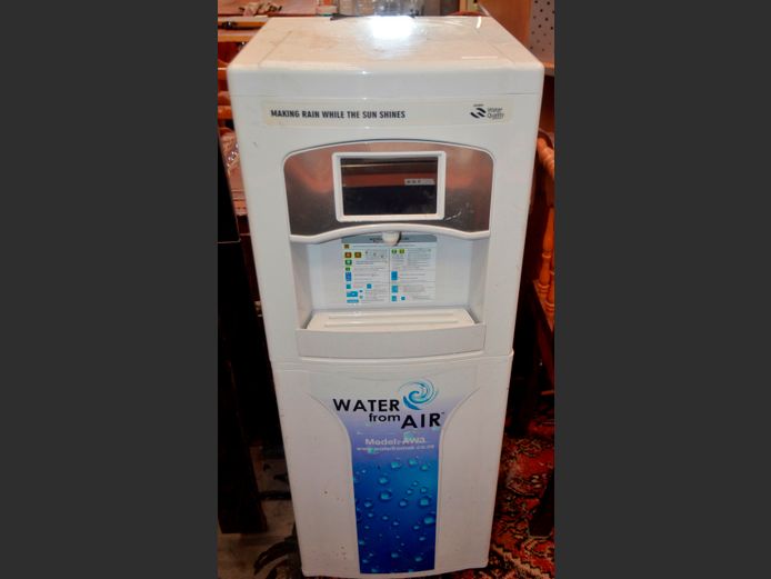 WATER FROM AIR MACHINE, 40 x 40 x 101cm [Switches on, untested further]