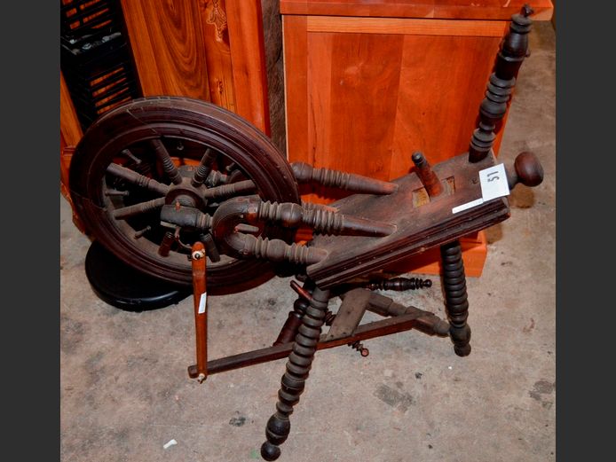 VINTAGE SPINNING WHEEL, 75 x 50 x 73cm [Needs attention]