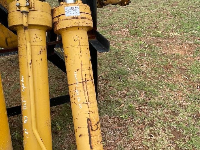 CAT 962H Tilt Cylinder