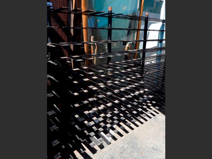 BLACK METAL 11-TIER WALL MOUNT WINE RACK, 190 x 25 x 142cm