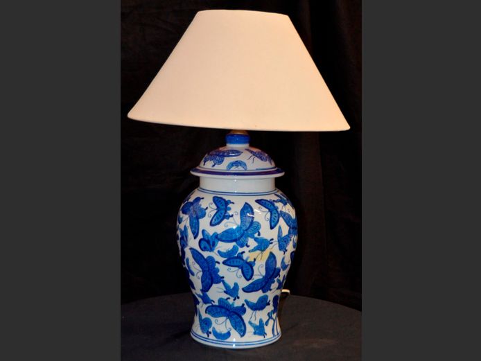 BLUE & WHITE BUTTERFLY DECORATED CERAMIC TABLE LAMP WITH SHADE, 56cm High