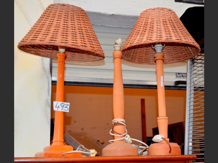 LOT: 3 x WOODEN TABLE LAMPS & 2 SHADES , 62cm High