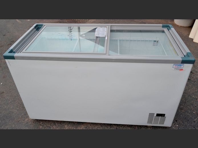 FRIDGESTAR ISLAND FREEZER, 145 x 65 x 87cm [Switches on, faulty]