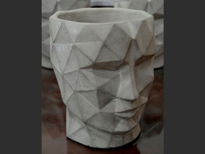 PRICE & SONS CONCRETE "FACE" PLANTER, 17 x 15 x 18.5cm