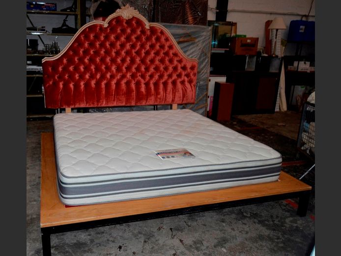 KING SIZE BED BASE, MATTRESS & FRENCH STYLE DARK PINK UPHOLSTERED BUTTON BACK HEADBOARD