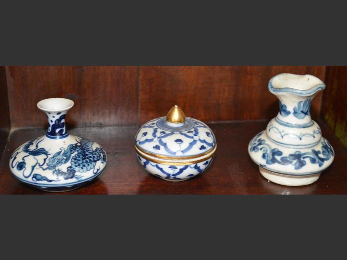 LOT OF 3: CHINESE BLUE & WHITE ORNAMENTS, 7cm High, 6cm High & 6cm Diameter x 6cm High