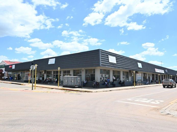 RETAIL CENTRE IN MARBLE HALL