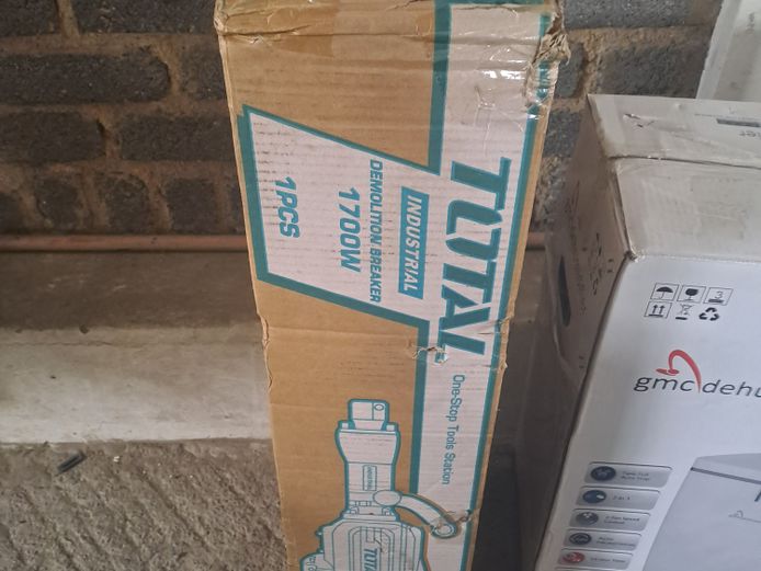 TOTAL 1700W INDUSTRIAL DEMOLITION BREAKER (NOT TESTED) 