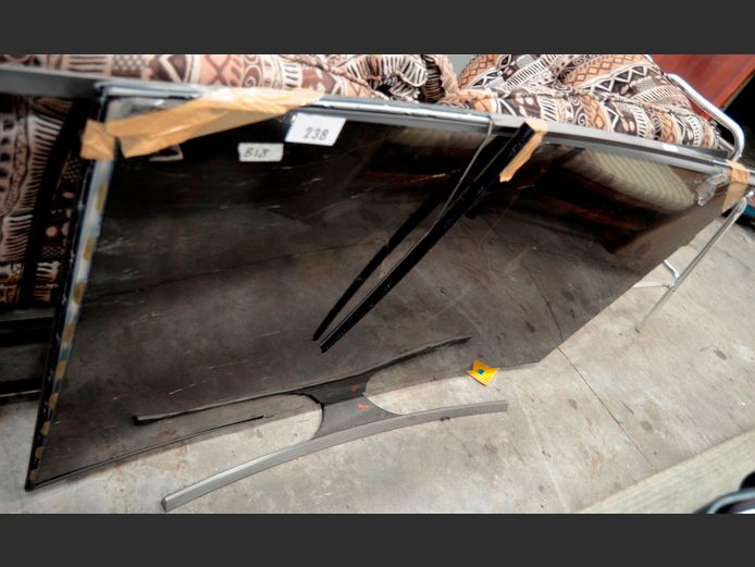 SAMSUNG 65" CURVE TV [Switches on, damaged]### LICENCE PLEASE ###