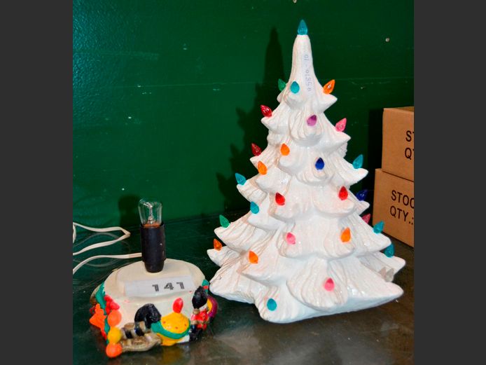 VINTAGE CERAMIC CHRISTMAS TREE
