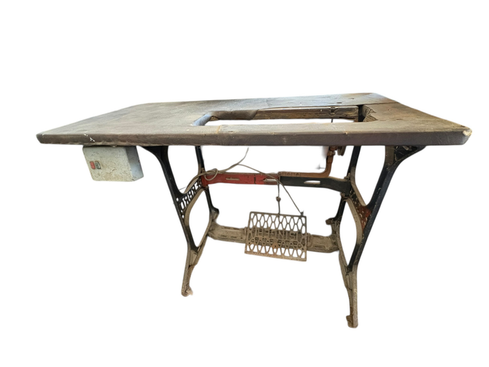 Berbro Singer table - no machine